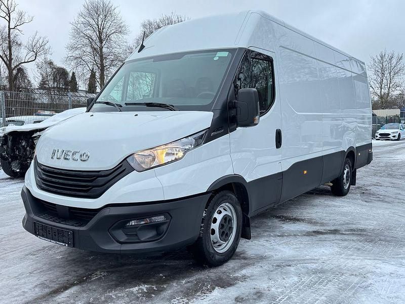 Second-hand Iveco Daily 156 CP (114 kW) 2024 Alb Berlinǎ