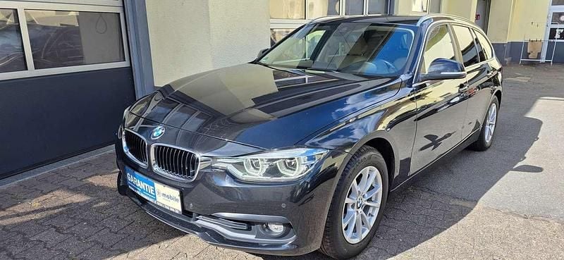 Schwarz Gebraucht 2018 BMW 318 Kombi | 15.900 € (Fairer Preis) - Bild 1/4