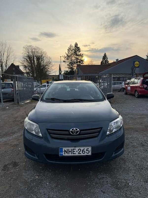 Blau Gebraucht 2007 Toyota Corolla Limousine | 3.350 € (Fairer Preis) - Bild 1/4
