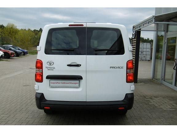 Gebraucht Toyota Proace Plus 122 PS (89 kW) 2021 Schaumweiß Van / Kleinbus