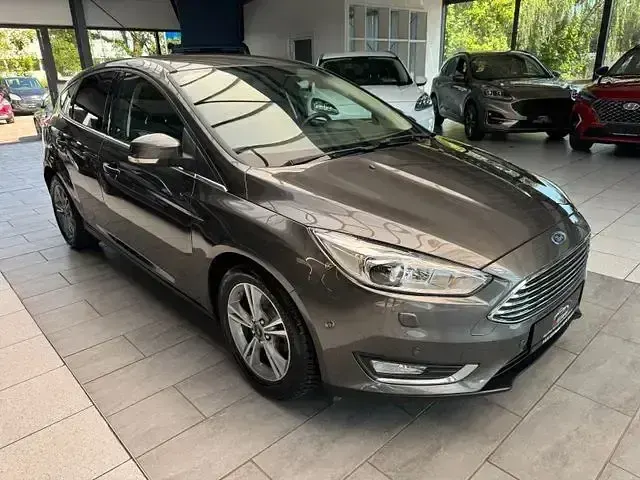 Gebraucht Ford Focus Titanium 125 PS (91 kW) 2016 Grau Limousine