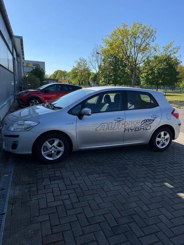 Grau Gebraucht 2012 Toyota Auris Hybrid Kombi | 10.000 € (Guter Preis) - Bild 1/4