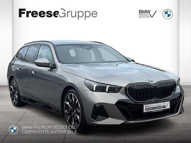 Oxidgrau/oxidgrau ii Gebraucht 2024 BMW 520 Performance Kombi | 60.990 € (Fairer Preis) - Bild 1/4