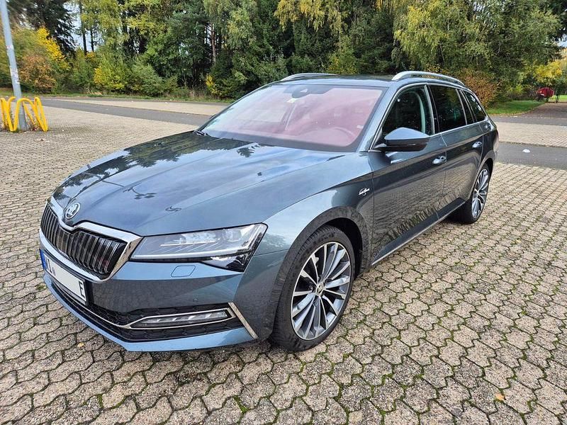 Grau Gebraucht 2020 Skoda Superb LAURIN & KLEMENT Kombi | 19.500 € (Fairer Preis) - Bild 1/4