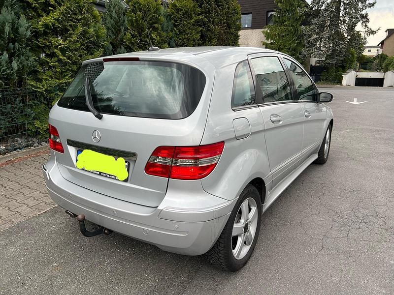 Silber Gebraucht 2008 Mercedes B200 Van / Kleinbus | 6.500 € (Etwas zu teuer) - Bild 1/4