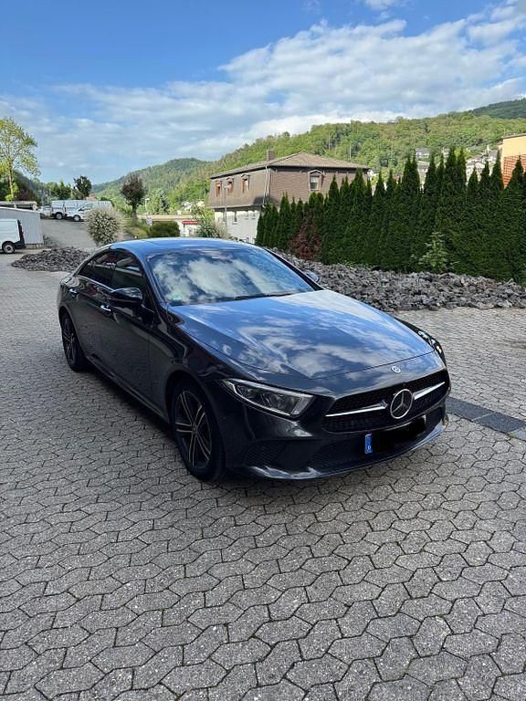Grau Gebraucht 2018 Mercedes CLS400 Limousine | 30.990 € - Bild 1/4