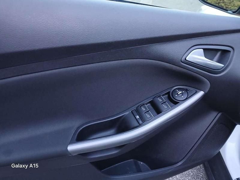 Gebraucht Ford Focus 125 PS (91 kW) 2013 Weiß Kombi