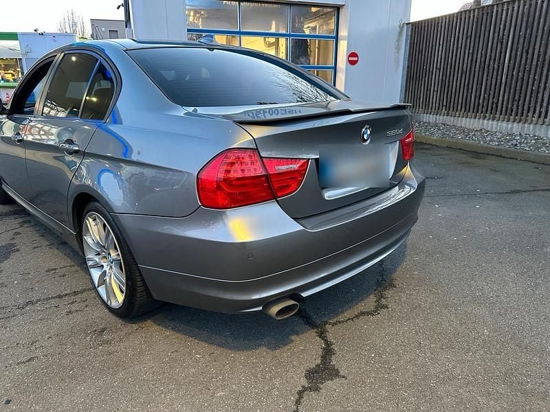 Gebraucht BMW 320 184 PS (135 kW) 2011 Grau Limousine