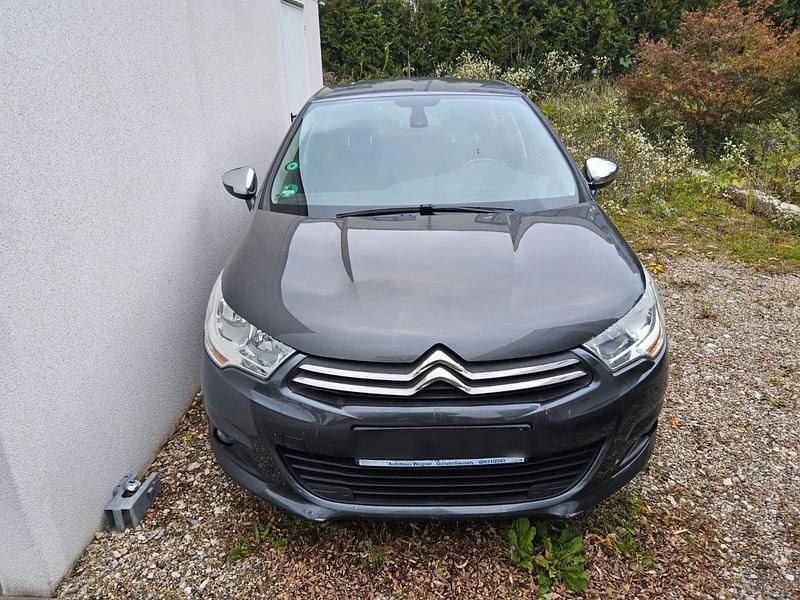 Grau Gebraucht 2013 Citroën C4 Exclusive Limousine | 5.000 € (Guter Preis) - Bild 1/4