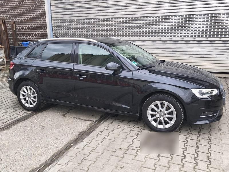 Gebraucht Audi A3 Design 122 PS (89 kW) 2013 Blau Limousine