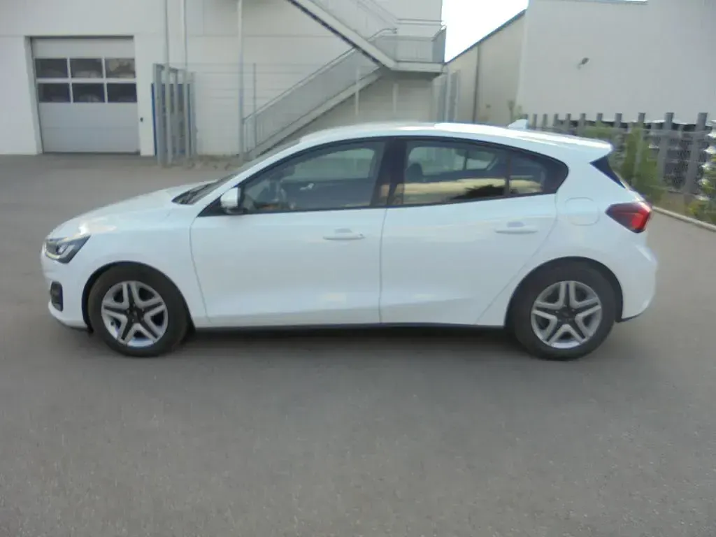 Gebraucht Ford Focus Cool & Connect 120 PS (88 kW) 2023 Frostweiß Limousine