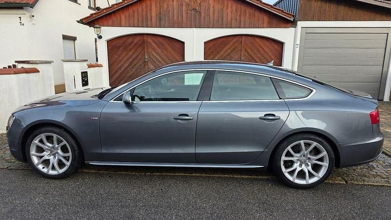 Grau Gebraucht 2011 Audi A5 Sportback Sport Kleinwagen | 11.200 € (Fairer Preis) - Bild 1/4