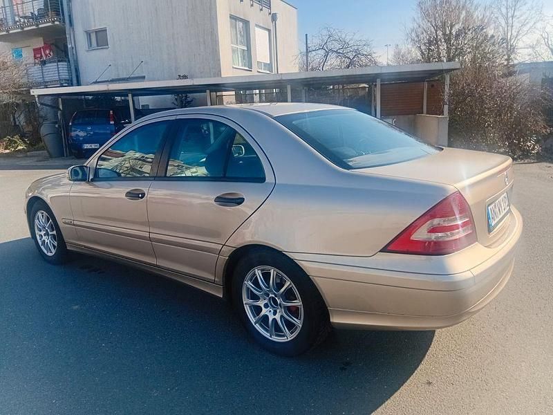 Gebraucht Mercedes C180 Elegance 143 PS (105 kW) 2004 Gold Limousine