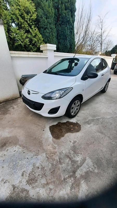Gebraucht Mazda 2 75 PS (55 kW) 2012 Weiß Kleinwagen