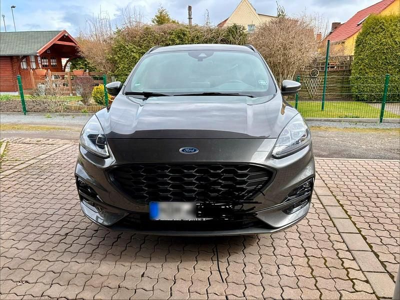 Gebraucht Ford Kuga ST 150 PS (110 kW) 2022 Grün SUV
