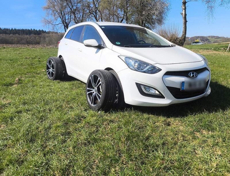 Weiß Gebraucht 2013 Hyundai i30 Kombi | 8.150 € (Fairer Preis) - Bild 1/4
