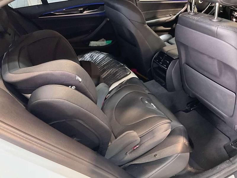Weiß Gebraucht 2017 BMW 520 Sport Line Limousine | 21.500 € (Guter Preis) - Bild 1/4