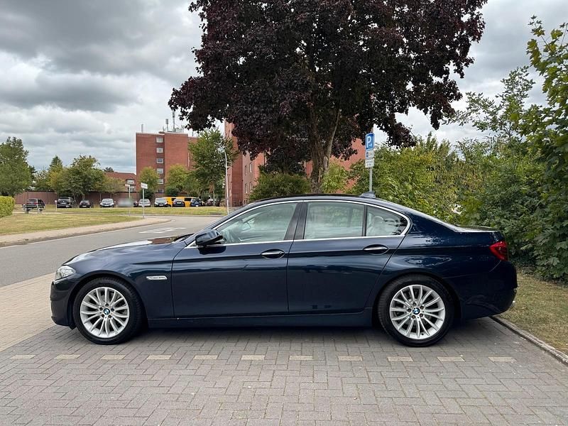 Gebraucht BMW 520 184 PS (135 kW) 2014 Blau Limousine