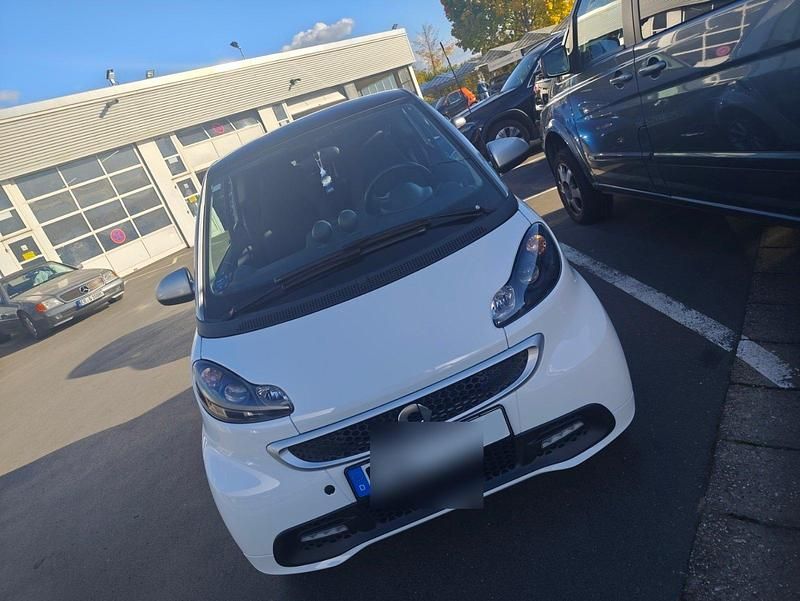 Weiß Gebraucht 2014 Smart ForTwo Coupé Passion Coupé | 6.799 € (Fairer Preis) - Bild 1/4