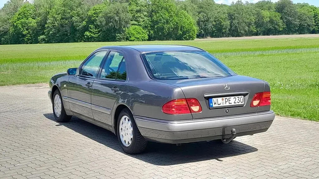 Gebraucht Mercedes E230 Classic 150 PS (110 kW) 1997 Limousine