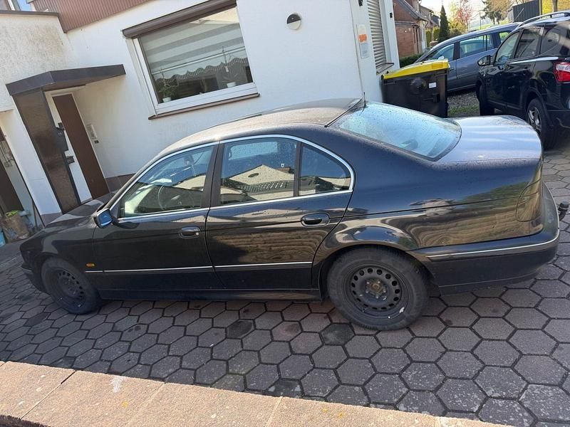 Second-hand BMW 520 150 CP (110 kW) 1998 Negru Berlinǎ