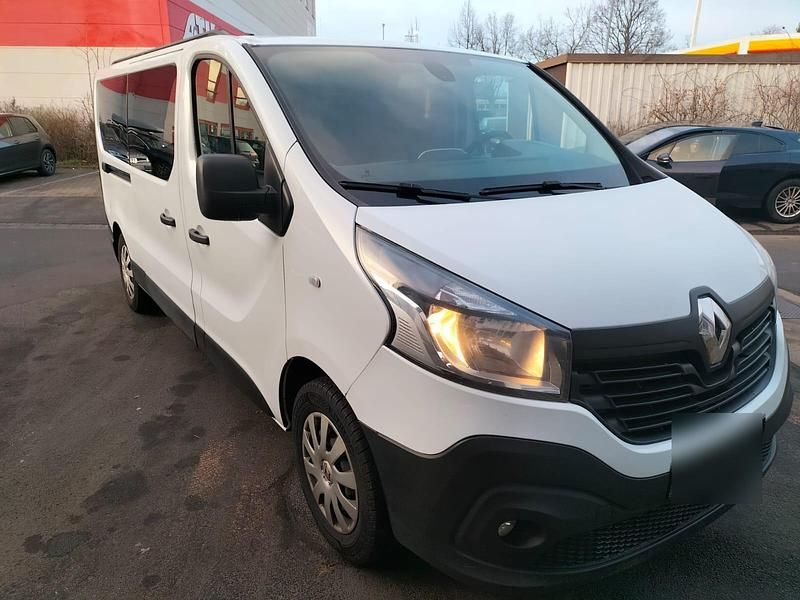 Weiß Gebraucht 2018 Renault Trafic Van / Kleinbus | 9.990 € (Fairer Preis) - Bild 1/4