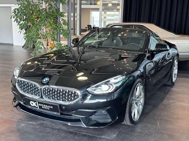 Saphirschwarz Gebraucht 2021 BMW Z4 Sport Line Cabrio | 36.777 € (Fairer Preis) - Bild 1/4