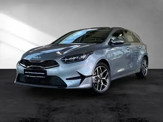 Gebraucht Kia Ceed Spirit 140 PS (102 kW) 2025 Silber Kleinwagen
