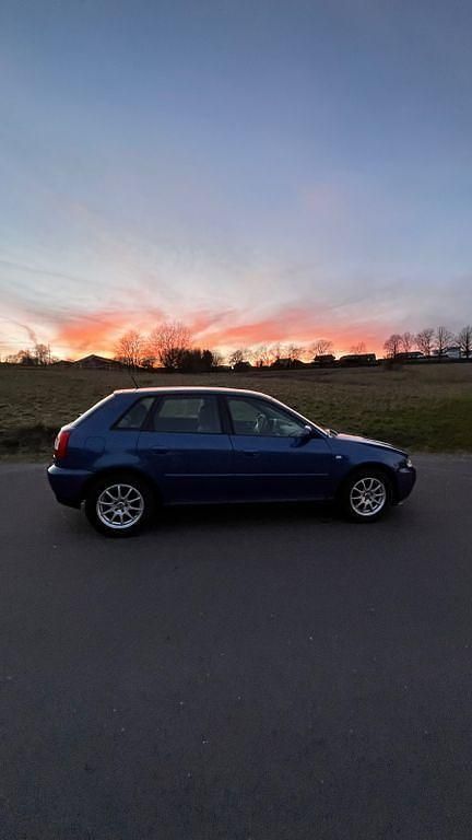 Gebraucht Audi A3 Ambiente 102 PS (75 kW) 2001 Blau Kleinwagen
