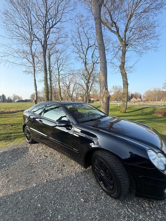 Gebraucht Mercedes C200 122 PS (89 kW) 2007 Blau Coupé