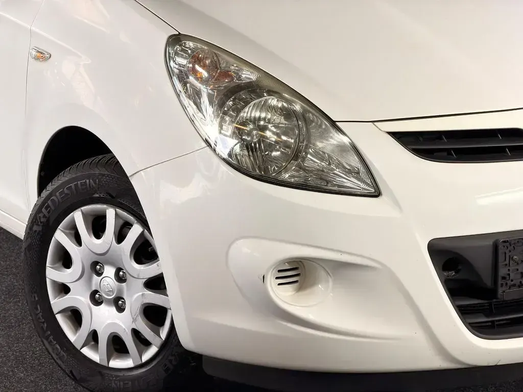 Gebraucht Hyundai i20 Classic 77 PS (56 kW) 2010 Weiß Kleinwagen