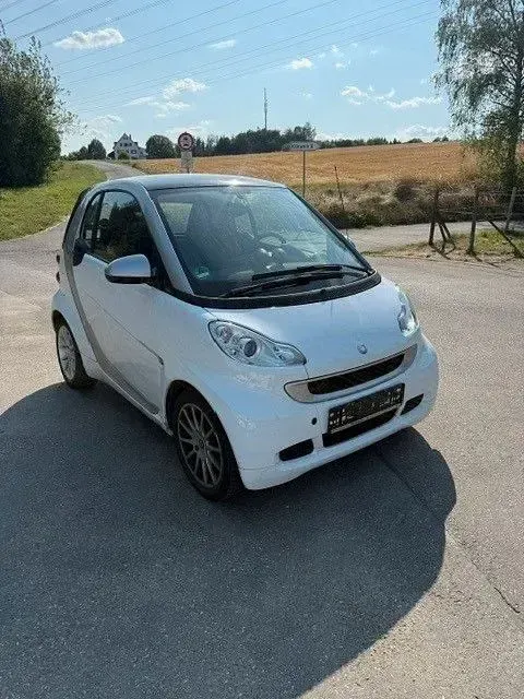 Gebraucht Smart ForTwo Coupé 71 PS (52 kW) 2011 Weiß Coupé