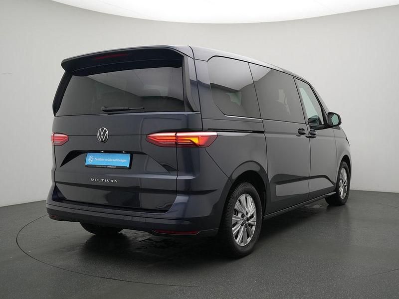 Gebraucht VW Multivan Life 150 PS (110 kW) 2025 Starlightblue Van