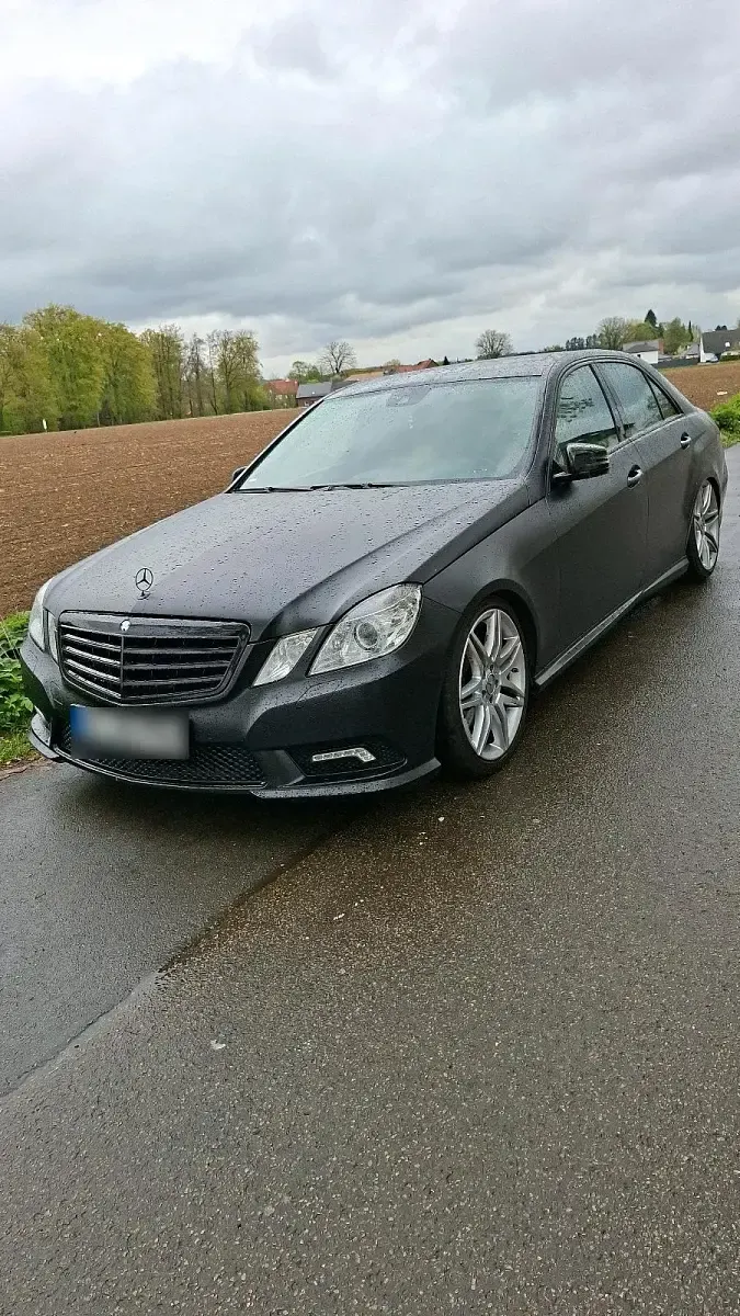 Gebraucht Mercedes E350 265 PS (194 kW) 2011 Schwarz Limousine