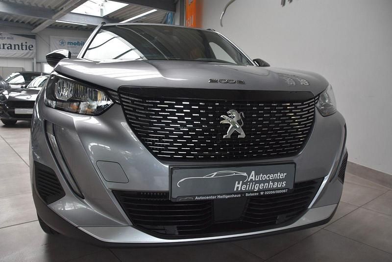 Grau Gebraucht 2023 Peugeot 2008 Allure SUV | 17.980 € (Guter Preis) - Bild 1/4