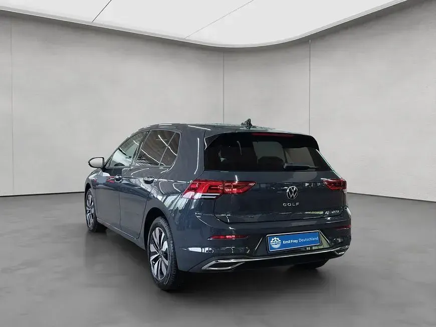 Gebraucht VW Golf VIII Move 110 PS (80 kW) 2024 Grau Limousine