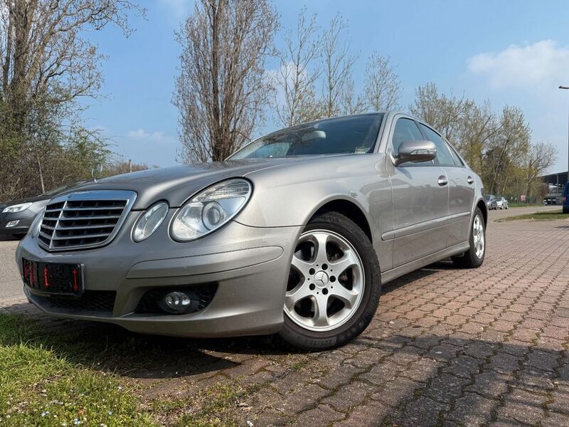 Silber Gebraucht 2007 Mercedes E200 Limousine | 5.699 € (Fairer Preis) - Bild 1/4