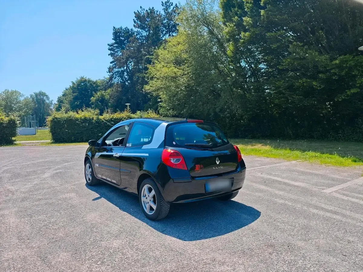 Gebraucht Renault Clio III 101 PS (74 kW) 2007 Schwarz Kleinwagen