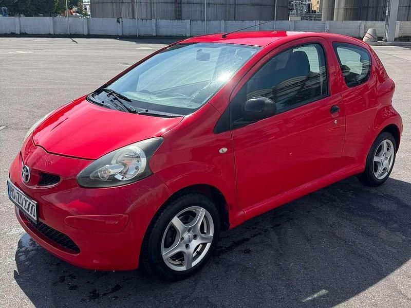 Rot Gebraucht 2007 Toyota Aygo Kleinwagen | 1.399 € (Fairer Preis) - Bild 1/4