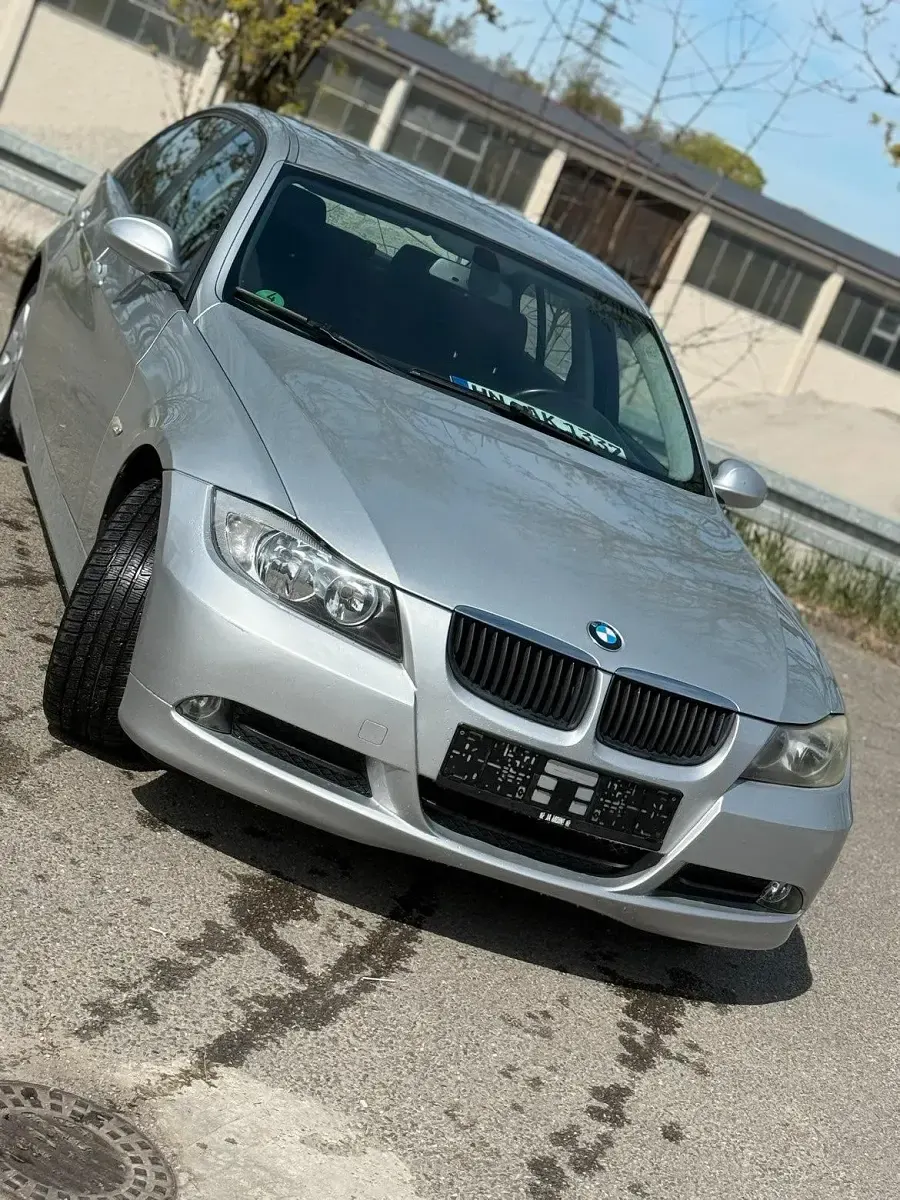 Gebraucht BMW 318 147 PS (108 kW) 2007 Grau Limousine