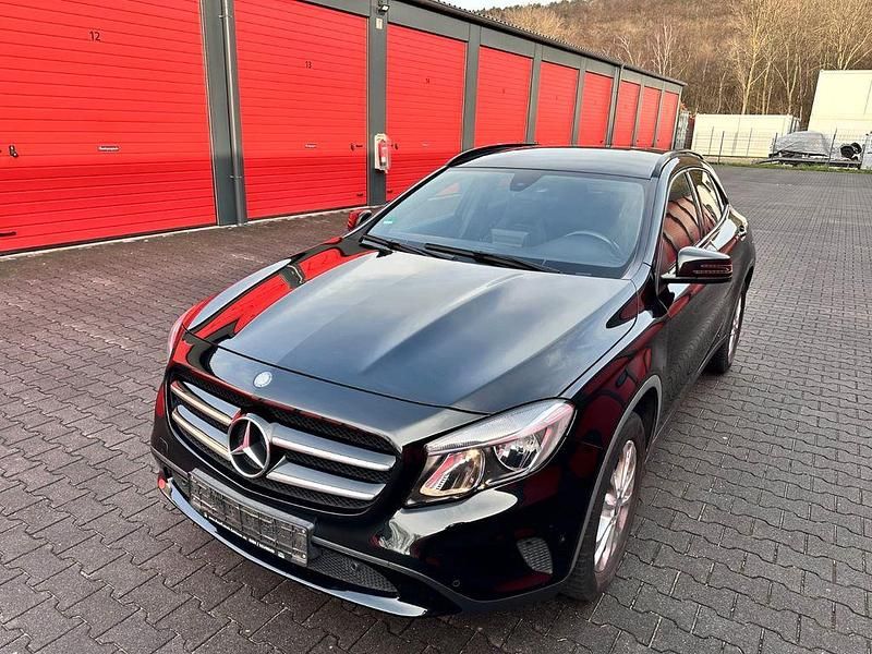 Gebraucht Mercedes GLA200 156 PS (114 kW) 2017 Schwarz SUV