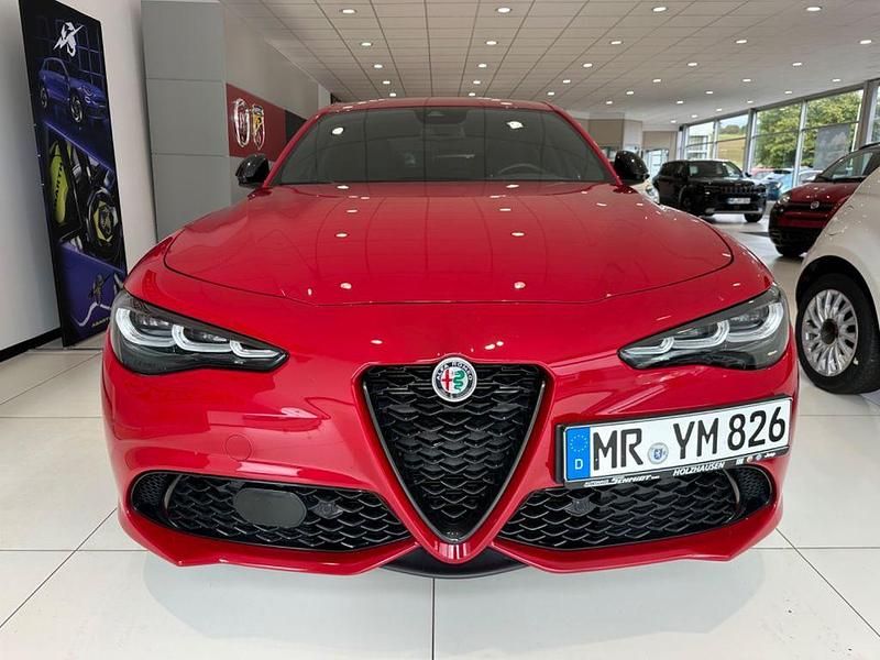 Rosso alfa, uni Gebraucht 2023 Alfa Romeo Giulia Competizione Limousine | 37.990 € (Fairer Preis) - Bild 1/4