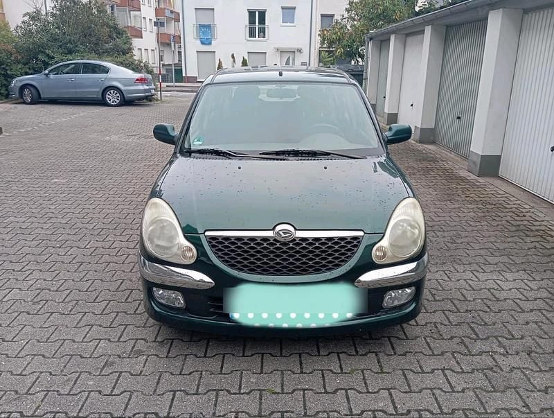 Grün Gebraucht 2004 Daihatsu Sirion Kleinwagen | 1.190 € (Superpreis) - Bild 1/4
