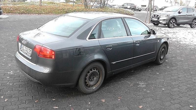 Grau Gebraucht 2006 Audi A4 Performance Limousine | 2.000 € (Guter Preis) - Bild 1/4