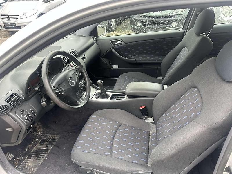 Gebraucht Mercedes C180 129 PS (94 kW) 2001 Silber Coupé