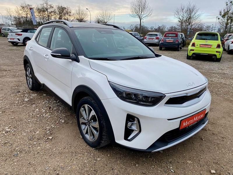 Weiß Gebraucht 2022 Kia Stonic Vision SUV | 15.800 € (Guter Preis) - Bild 1/4