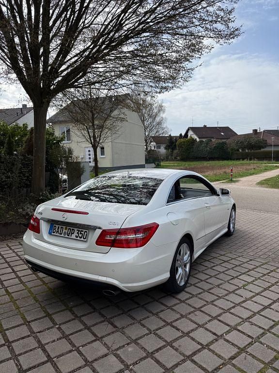 Gebraucht Mercedes E350 AMG 231 PS (169 kW) 2009 Weiß Coupé