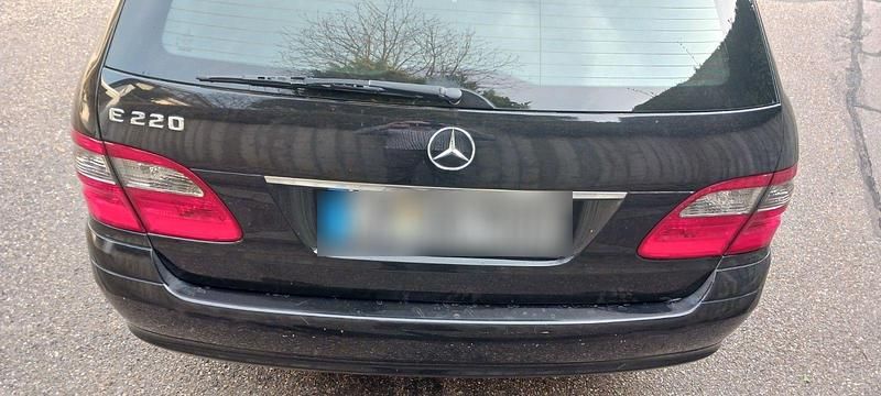 Gebraucht Mercedes E220 Classic 170 PS (125 kW) 2007 Schwarz Kombi