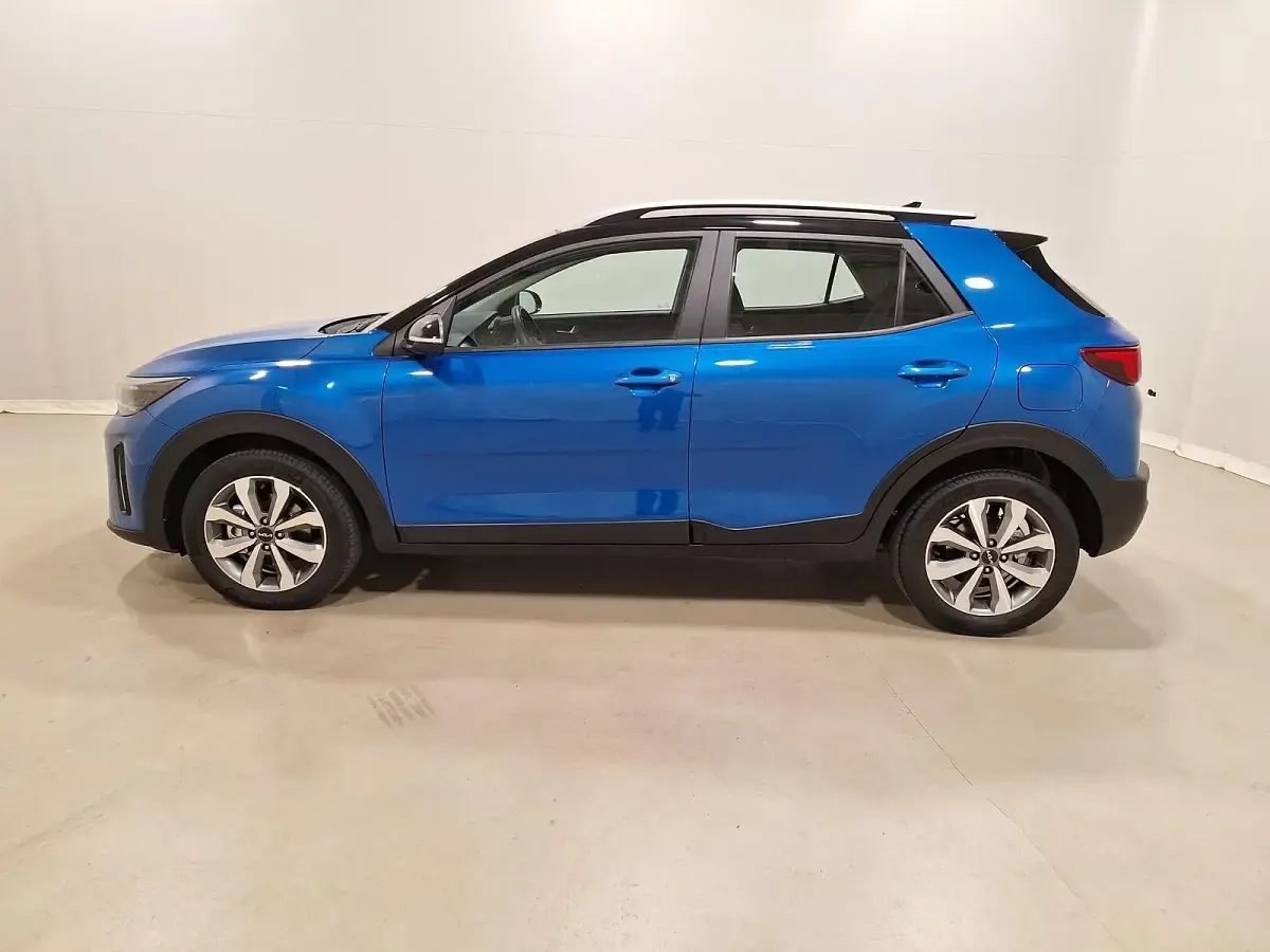 Gebraucht Kia Stonic Vision 101 PS (74 kW) 2023 Bathysblau met./schwarz SUV