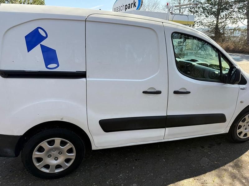 Gebraucht Peugeot Partner 90 PS (66 kW) 2011 Weiß Van / Kleinbus